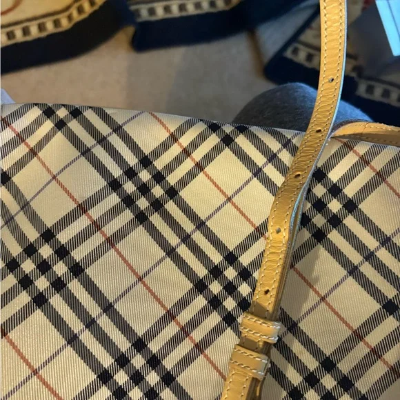 Burberry Tan and Blue Check Shoulder project - Picture 9 of 16
